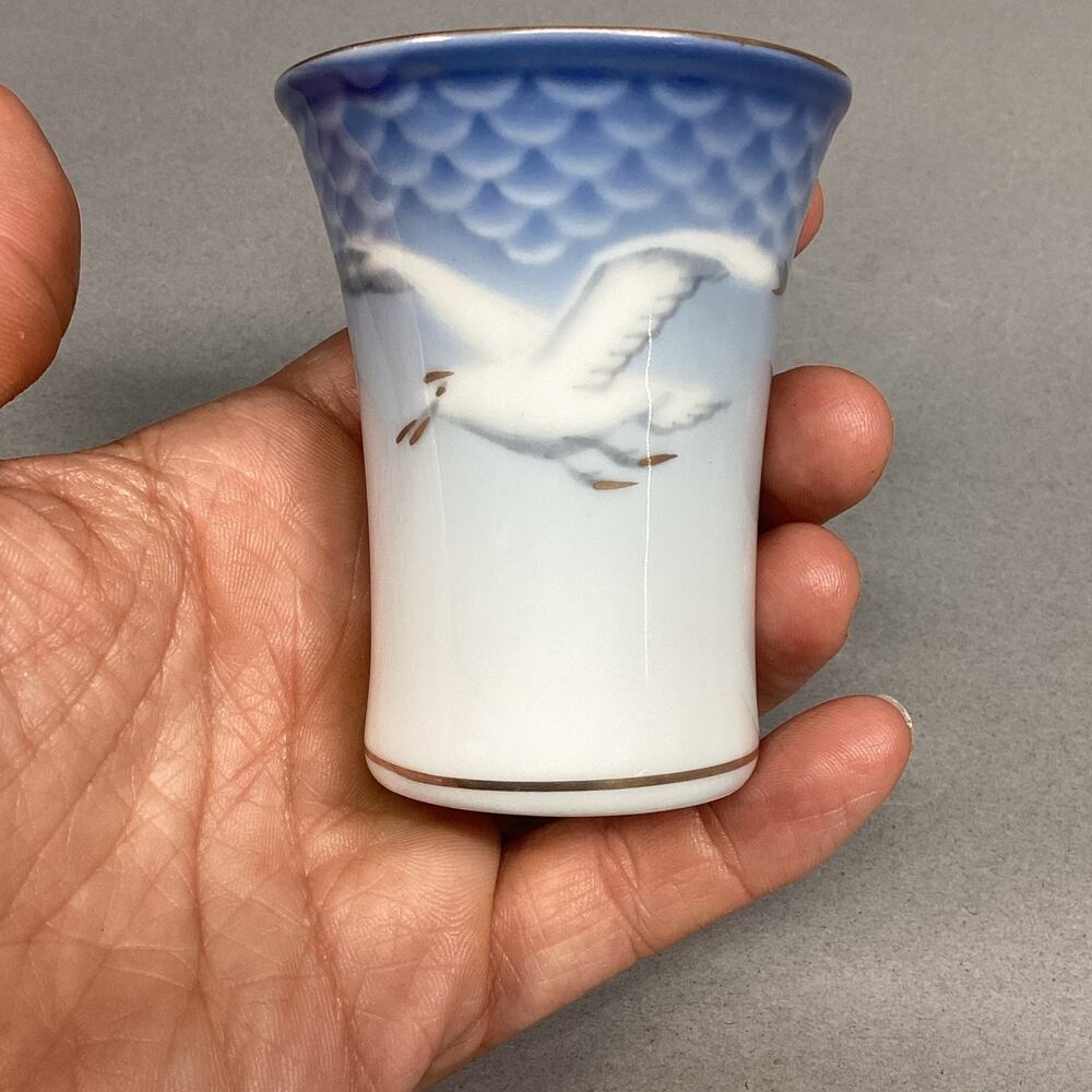 Vintage Bing & Grondahl The Seagull #672 Porcelain Mini Bud Vase Denmark 2.75" - Picture 5 of 5